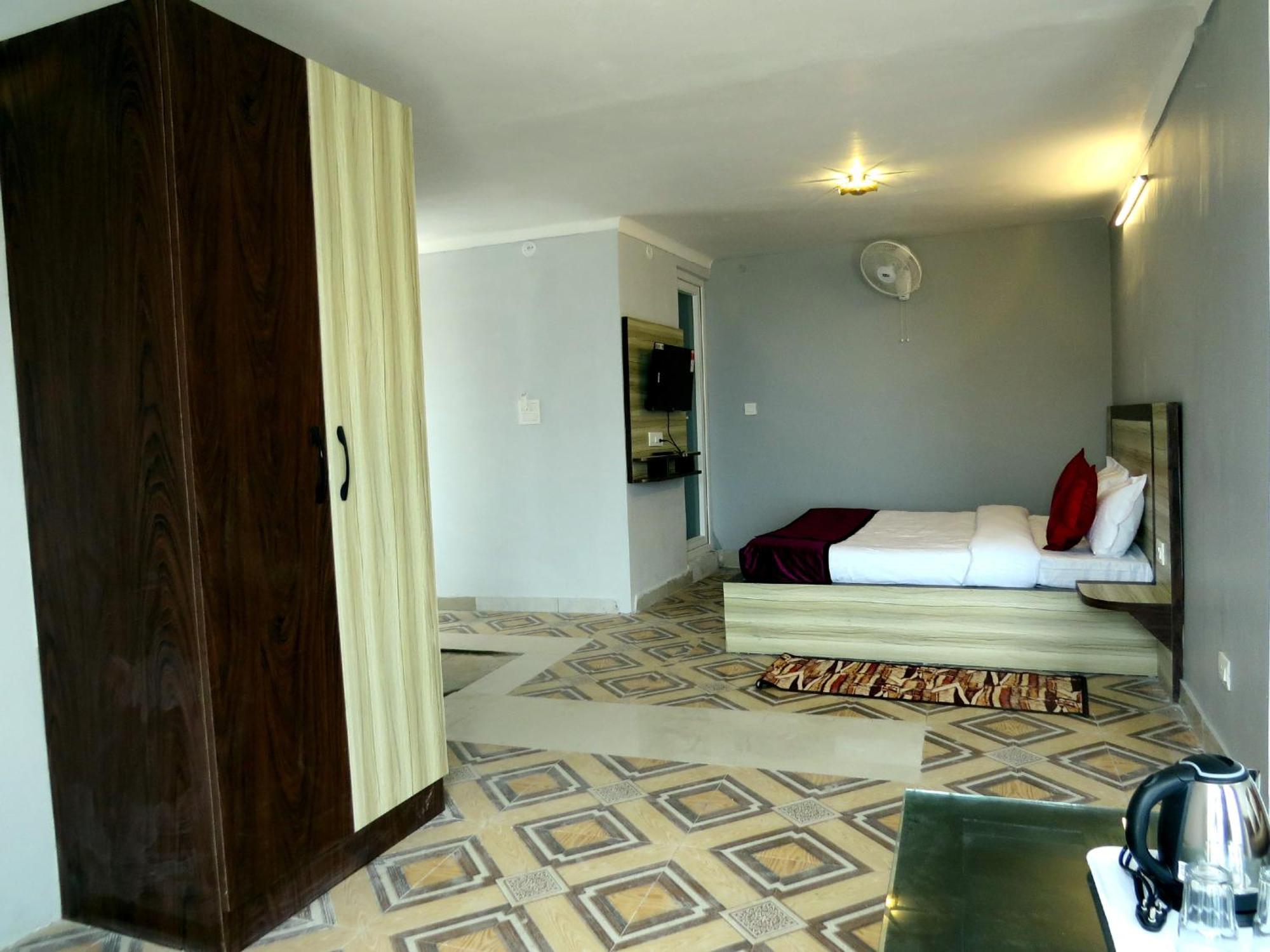 Hotel Haya Palace ナイニタール エクステリア 写真